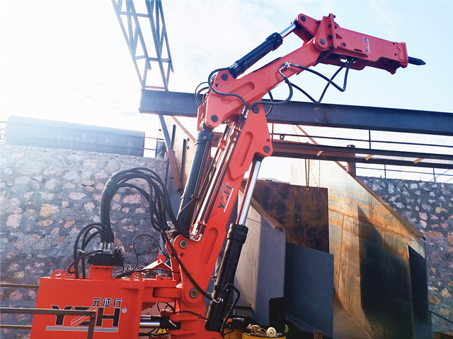 Stacion&aacute;rn&iacute; hydraulick&yacute; syst&eacute;m l&aacute;m&aacute;n&iacute; hornin