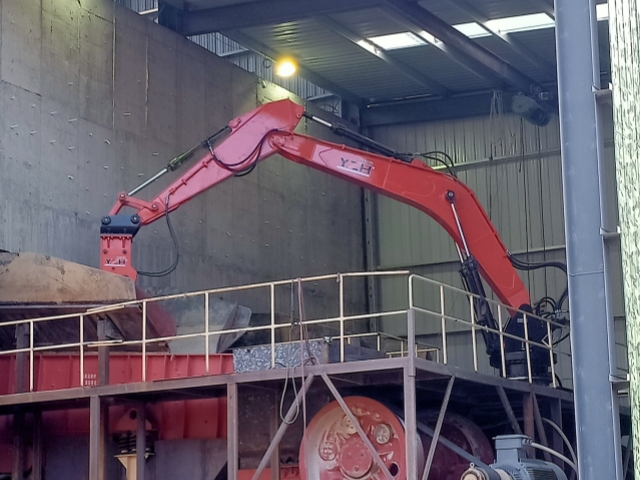 पेडस्टल ब्रेकर क्या है? क्रशर उत्पादकता के लिए एक विशेषज्ञ की मार्गदर्शिका