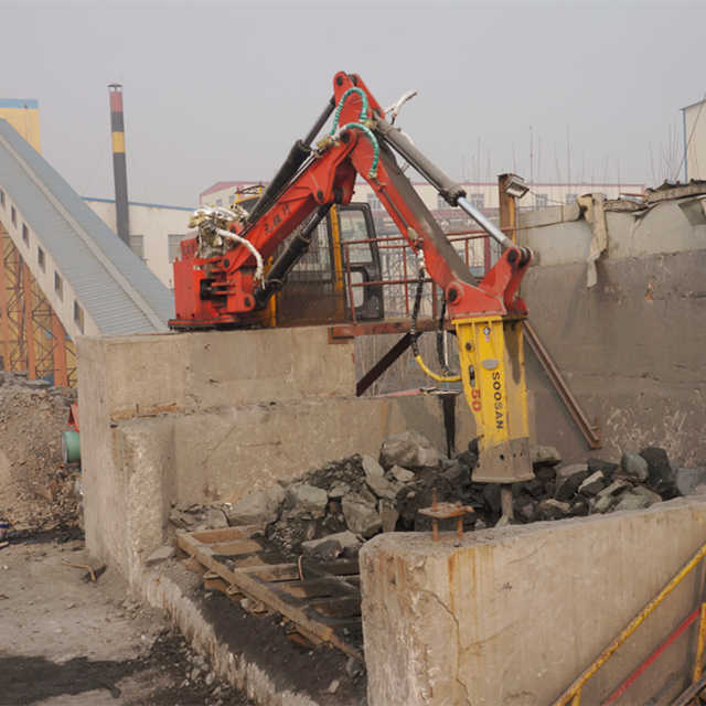 Rock Breaker Boom System pro čelisťov&yacute; drtič a n&aacute;razov&yacute; drtič