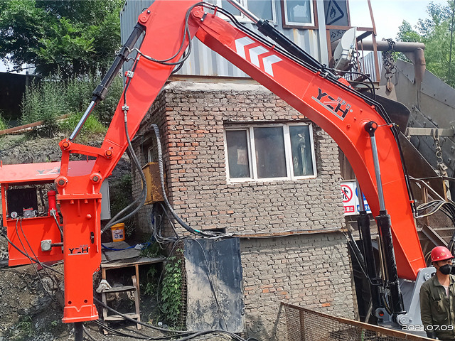 WHC1070 Seasta Pedestal Rockbreaker Boom
