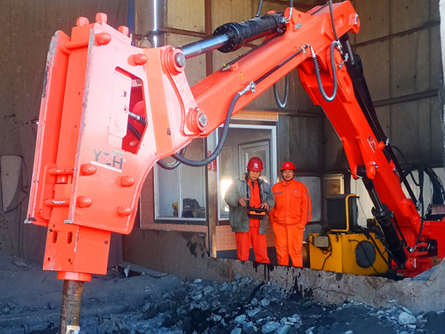LaiGang Group Installed Another Fixed Type Pedestal Boom Rockbreaker System