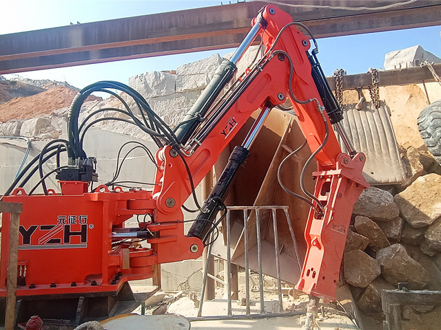 Systemy wysięgnik&oacute;w Rockbreaker wspomagają linię produkcyjną kruszenia kruszywa