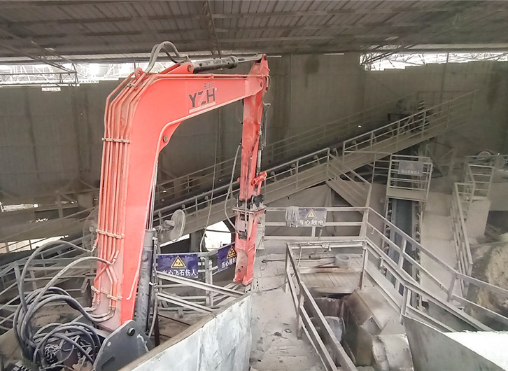 Chongqing Youbang ha installato con successo un sistema Rockbreaker con braccio a piedistallo YZH