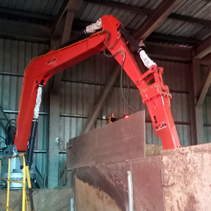 Vysokov&yacute;konn&yacute; pevn&yacute; syst&eacute;m rozb&iacute;jania sk&aacute;l YZH v cement&aacute;rni