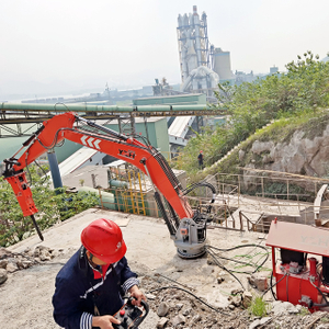 Bristeoir&iacute; Carraige Ard-St&aacute;isean&oacute;ireachta YZH le Cas&uacute;r Hiodr&aacute;lacha Cumhachtach