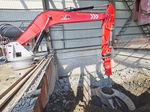 Poč&iacute;naje rokem 2022 byl Rockbreaker &uacute;spěšně instalov&aacute;n vedle Gyratory Crusher