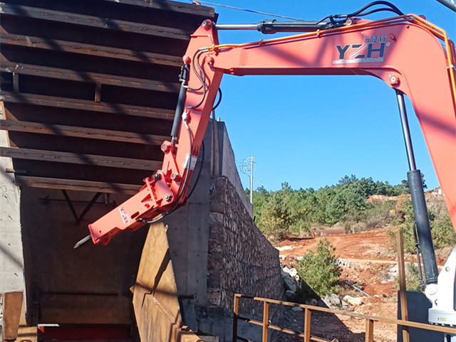 Yunnan Aggregate Plant installeret YZH Station&aelig;re Rockbreaker Systems