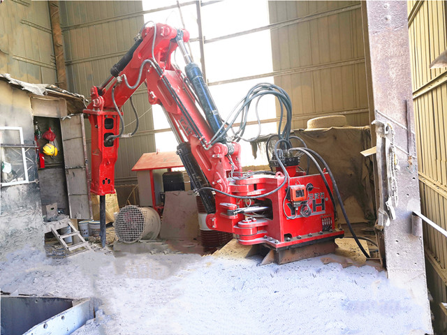 Sistema Rockbreaker Boom per la frantumazione della roccia sulla linea di produzione di aggregati