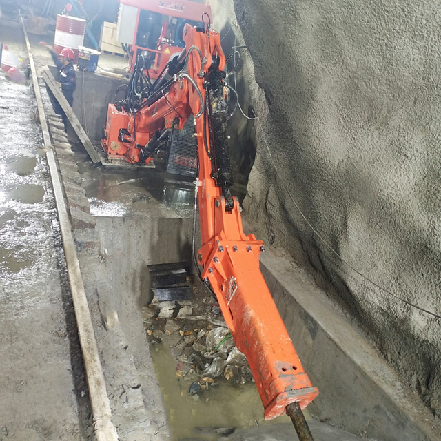 Station&auml;re Felsbrecher-Auslegersysteme