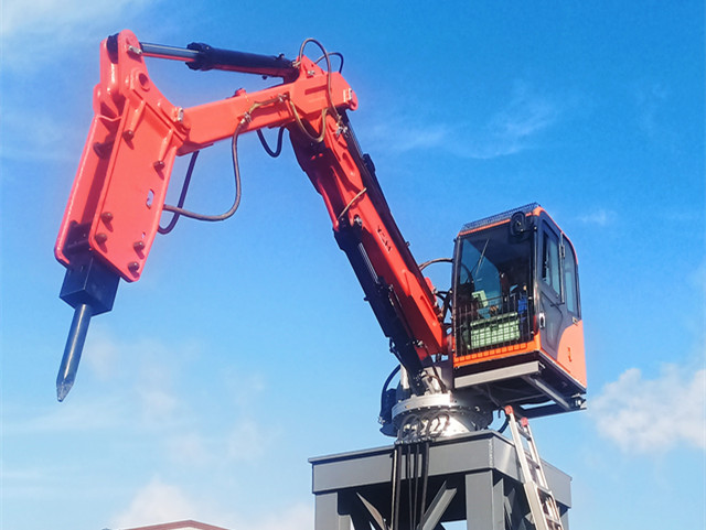 ​Rock Breaker Boom System hj&aelig;lper Jiangsu Changqiang Iron & Steel Company med at bryde store &oslash;seslag