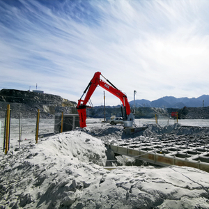 K&iacute;na YZH t&aacute;vir&aacute;ny&iacute;t&aacute;s&uacute; helyhez k&ouml;t&ouml;tt manipul&aacute;tor a b&aacute;ny&aacute;szatban