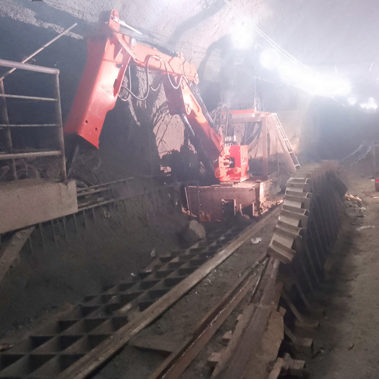 Pedestal Booms Rockbreaker System