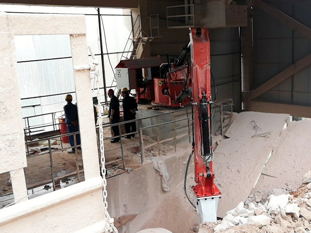 चपलता उजागर करना: आधुनिक खनन में मोबाइल हाइड्रोलिक रॉक ब्रेकर्स के 7 प्रमुख लाभ