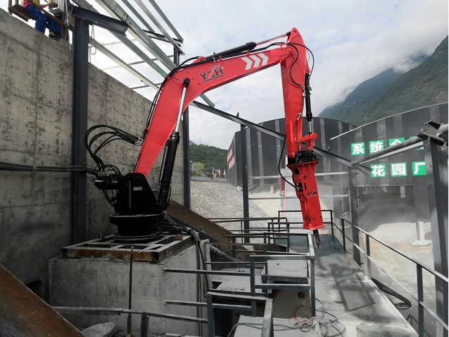 पेडस्टल बूम सिस्टम बनाम मोबाइल रॉक ब्रेकर: आपके क्रशिंग सर्किट के लिए कौन सा सबसे अच्छा है?